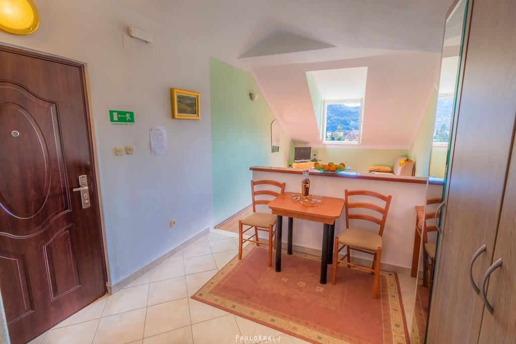 Hotel House Ina Ston Esterno foto